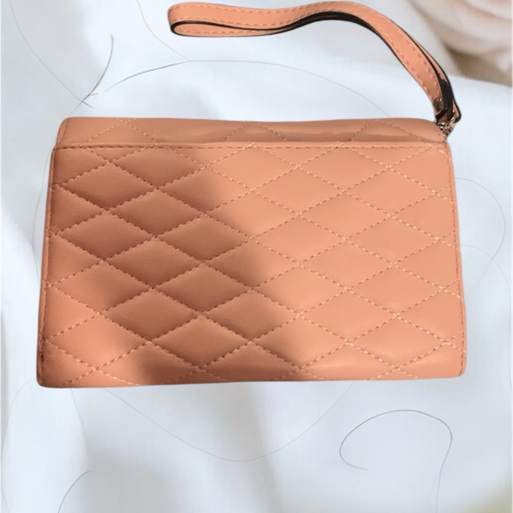 Guess Pink Blush Quilted Wristlet Like New
Trending - Picture 2 of 7